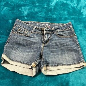 Levi Denizen shorts size 2